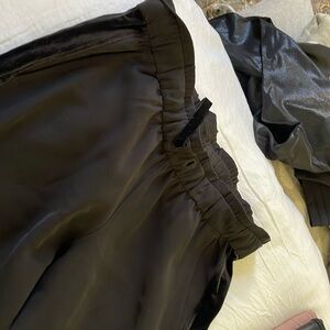 Lululemon jogger pants almost new, wore it twice